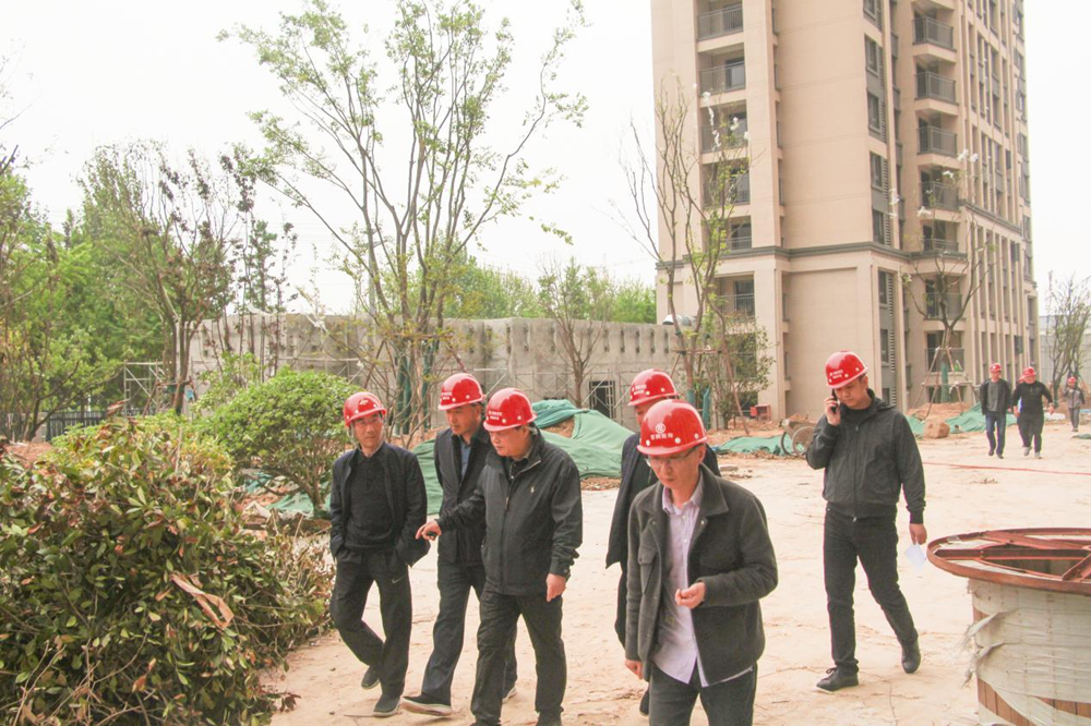 鄭州市國(guó)資委黨委書記、主任李秀山一行到美好天境苑項(xiàng)目調(diào)研指導(dǎo)安全生產(chǎn)工作